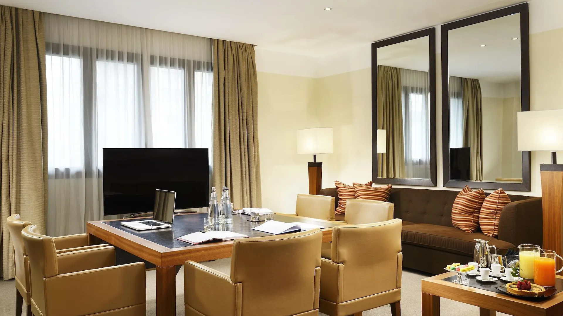 Milan Suite Hotel 4*,  Italia