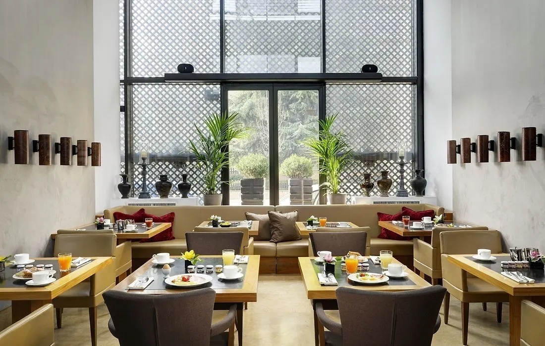 Milan Suite Hotel 4*,