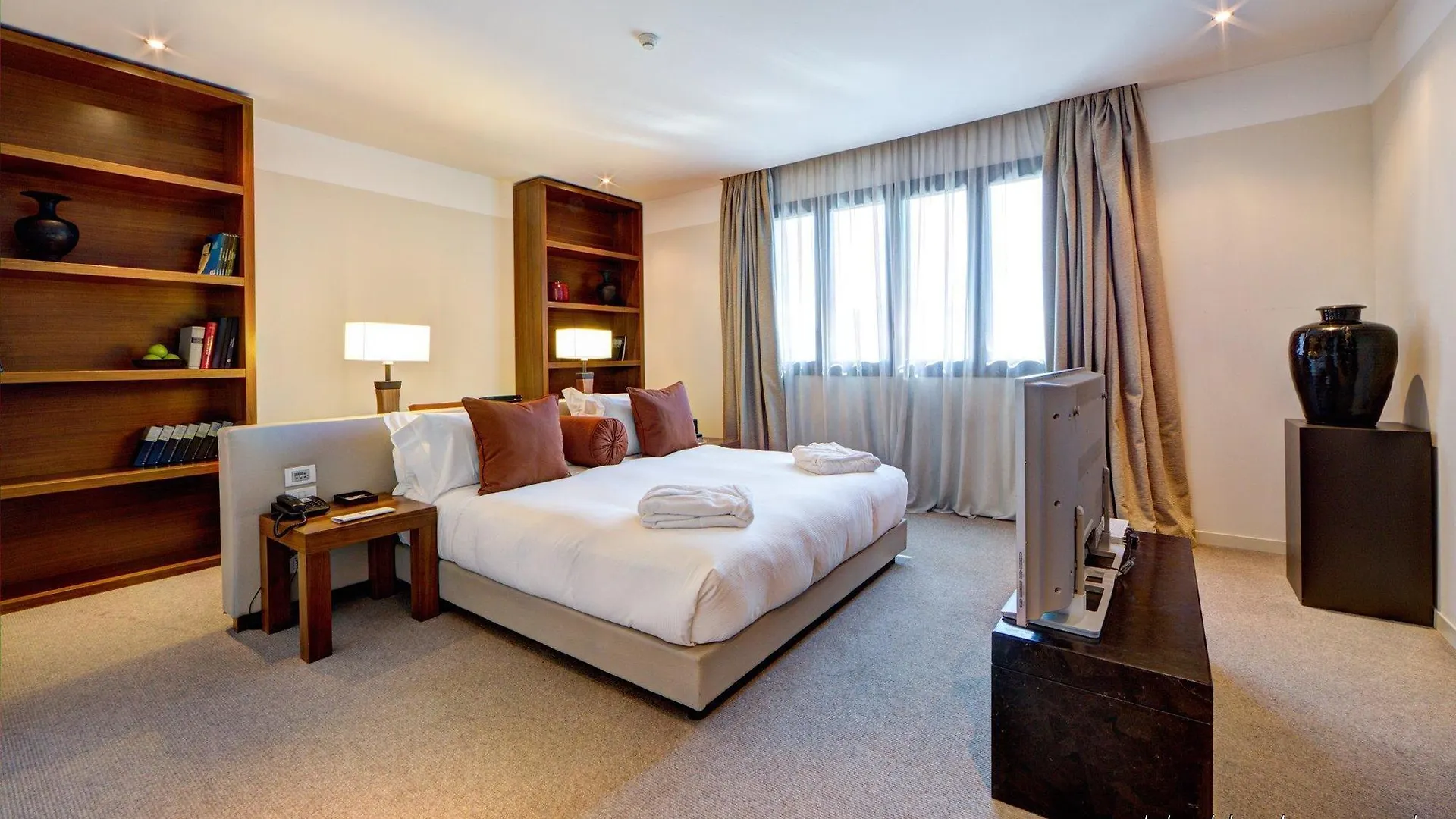 ****  Milan Suite Hotel Италия