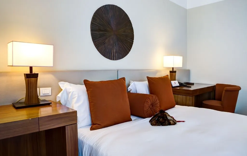 Milan Suite Hotel 4*,