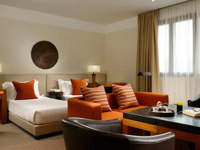 Milan Suite Hotel 4*,