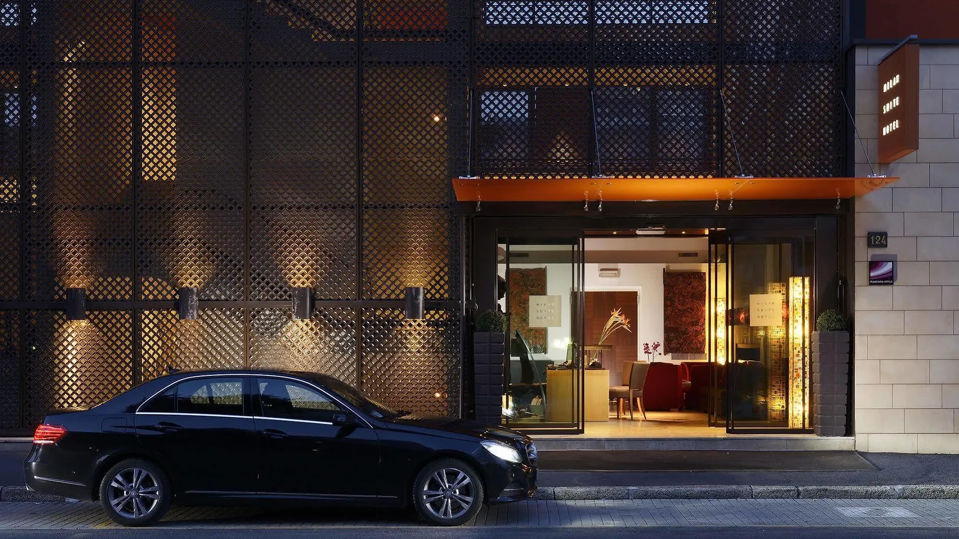 Milan Suite Hotel 4*,