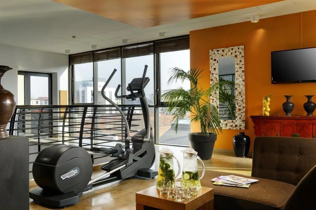 Milan Suite Hotel 4*,